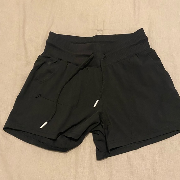 ZYIA Shorts - Picture 2 of 4